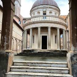 Tempelchen von Bramante 1502 - bevor er den Auftrag für den Bau des Petersdoms bekam