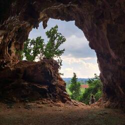 Das Ende der Höhle mit wunderbarer Aussicht ins Tal.