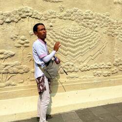 man darf nach Vandalenakten von Touris nur mit Guide rauf