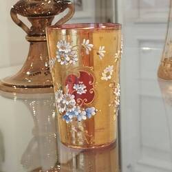 Стеклянный стакан