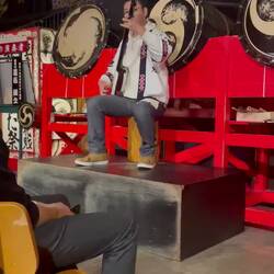 Kleine Vorführung der Shamisen, welche in der Tsuruga Region sehr beliebt ist