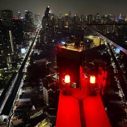 "Ich hab ja noch nie so ein Wolkenkratzer-Blinklicht von nahem gesehen!"