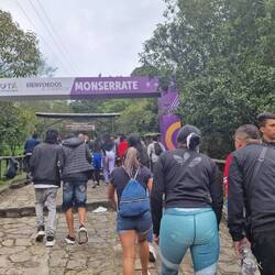 Beginn des Weges nach Monserrate durch den Wald
