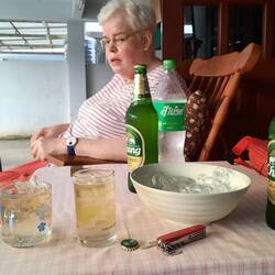 Abends bei einem Radler aus Chang-Bier und Sprite auf Eis