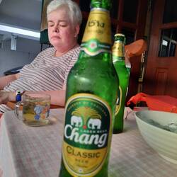 Die großen Bierflaschen fassen hier in Thailand 620ml