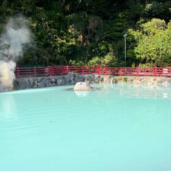 Shiraike Jigoku: bluish-white color (95 degrees Celsius)