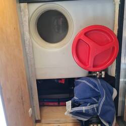 Wassertank unter dem Gewürzfach