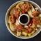 Rosmarinkartoffeln mit Paprika und Hähnchenschenkeln