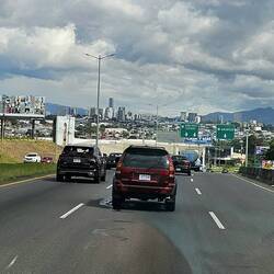 San José, die Hauptstadt von Costa Rica hat ca. 220.000 Einwohner...in ganz Costa Rica 5,2 Millionen