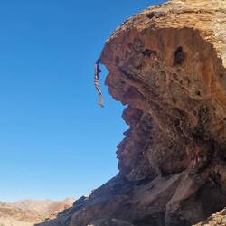 Kurz vorm Hoanib Kunst am Wegesrand. Inzwischen gibt es über 40 solcher Skulpturen im Norden Namibia