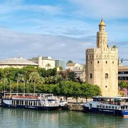 "Torre del Oro" (13. Jh.), am Ufer des Guadalquivir.