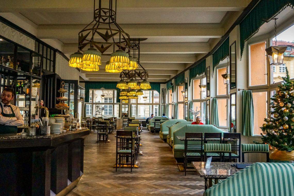 Het enige kubistische café ter wereld en in originele staat