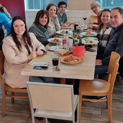 Almuerzo familiar en restaurante italiano