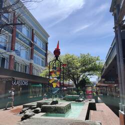 Il paraît que Frodon a pissé dans la fontaine... 🤣