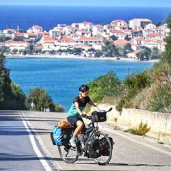 Peloponnes ist berglastig- es geht immer wieder auf u. ab- meist vor einem fantastischem Hintergrund