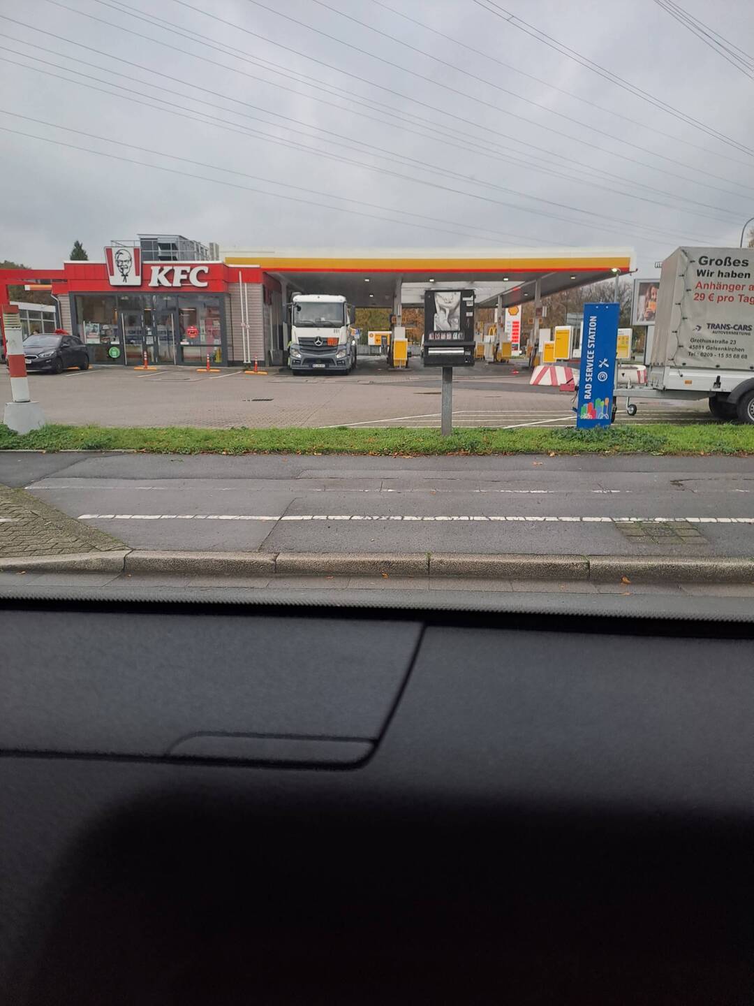 Un kfc dans une station service🤨