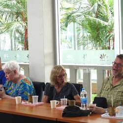 Neben uns Renate und Bruno, das Schweizer Ehepaar