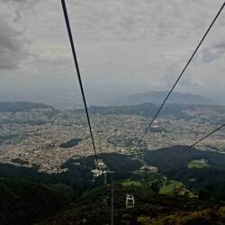 Mit der TeleferiQo gehts weit nach oben für eine grandiose Sicht auf Quito