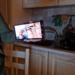 Aquí cantando el Happy Birthday con nosotros 🥳