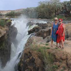 Wasserfall mit unserer Bar im Hintergrund