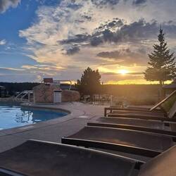 Sonnenuntergang und ein (hier nicht sichtbares) Kolibripärchen versüßen das Baden.