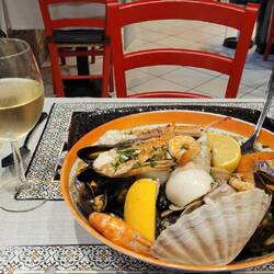 Boiled mixed seafood