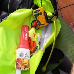 Rettungsweste ausstatten