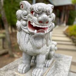 A statue in front of the Kaiseizan Daijingu shrine in Koriyama