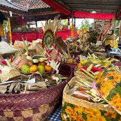 Opfergaben im Tempel