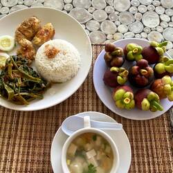 Lachs mit Wasserspinat und Tofusuppe