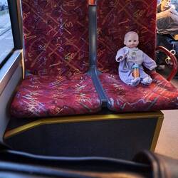 Ma magnifique voisine dans le bus (solenn)