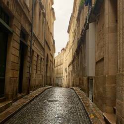 ein Wunder, eine menschenleere Gasse