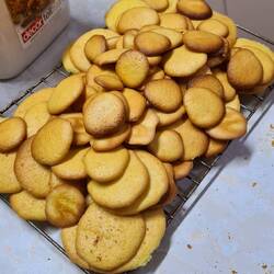 Ich hab Kekse gebacken, um möglichst viele Eier loszuwerden.