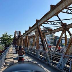 Long Biên Bridge