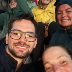 Warten auf den Sonnenaufgang mit Bekannten und neu Kennengelernten