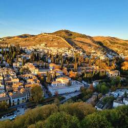 Ausblick auf Sacromonte mit den Höhlenwohnungen und das maurische Viertel Albaicín