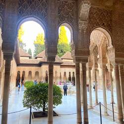 Palast der Löwen - Innenhof ...