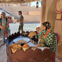 Traditionelle Fladen mit Ei und Honig