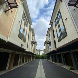 In einer dieser Appartments wohnen Mike & Miri