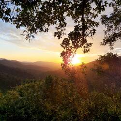 Sonnenuntergang im Baumhaus / Ağaç evde gün batımı