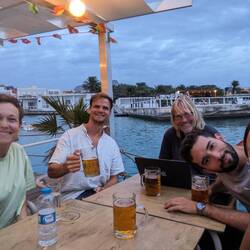 Ein bisschen Mut antrinken vor dem Ablegen