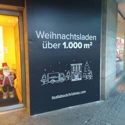 Magasin de 1000 M2 consacré à Noël