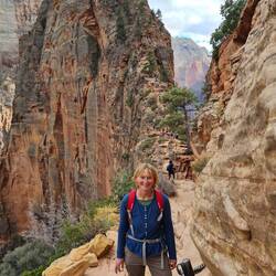 Im Hintergrund: der Weg hinauf