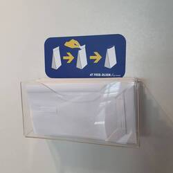 Notfall-Tüten bei hohem Seegang... zum Glück war die Überfahrt ruhig 😅