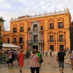 das prächtige Rathaus, rechts beginnt die Kathedrale
