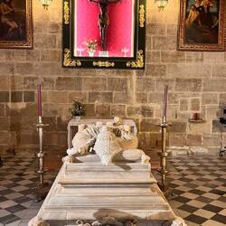 Der Sarkophag des hl. Valentin. Pilgerort am 14. Februar