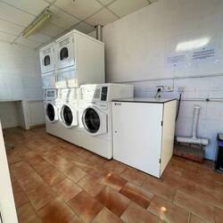 Waschraum mit € Münzen