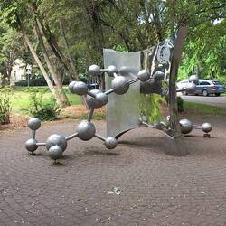 Monumwnto alla stereochimica