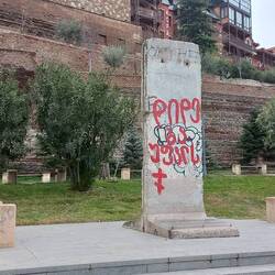 Pezzo del muro di Berlino sotto la residenza della regina