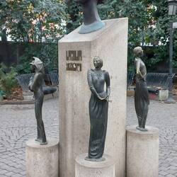 Statua Sofiko Chiaureli
